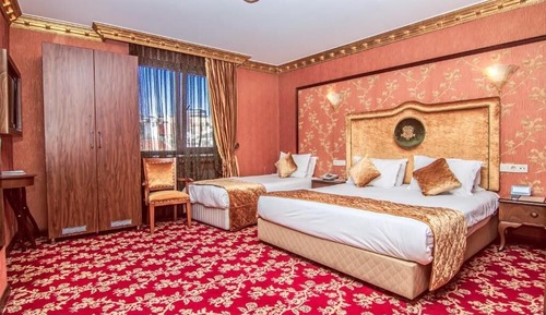 1 Double Bed & 1 Single Bed