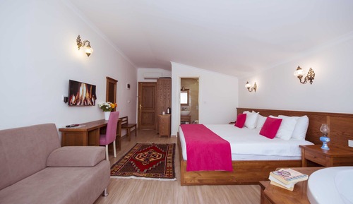 Deluxe Room with Spa  Bath