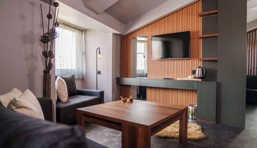 Corner Suite Room