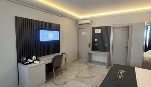 Junior Suite, City View