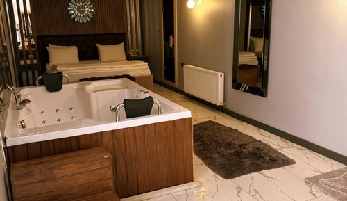 Luxury Suite, City View