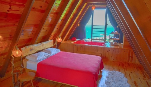 Jakuzili Deluxe Bungalow