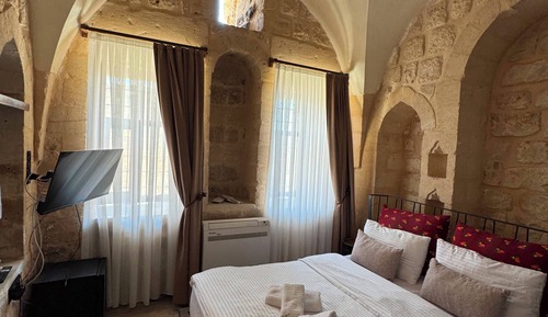Economy Room, Housekeeping, Courtyard View