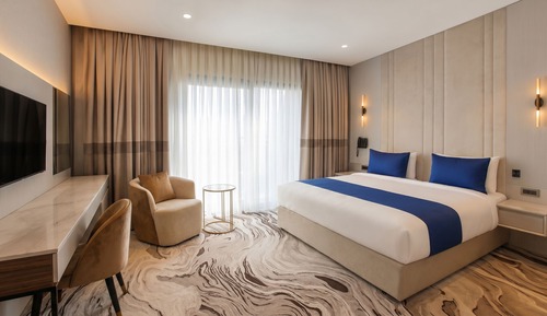 Trendy Room with King Size Bed