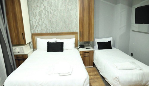 Basic Triple Room