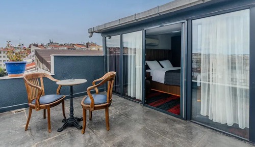 Deluxe Suite, Balcony