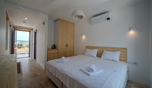 Deluxe Room, Balcony