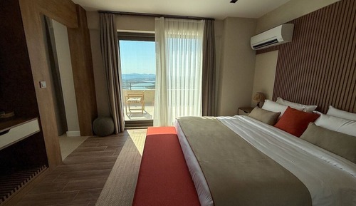 Superior Room, Balcony, Lake View