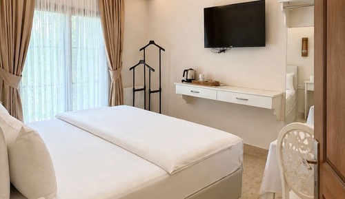 Jacuzzi Deluxe , Non Smoking , Garden View , Room 21