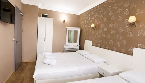 Standard Quadruple Room, City View