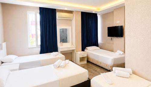Standard Quadruple Room, City View