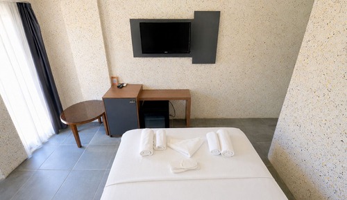 Deluxe Triple Room, Balcony, Partial Sea View