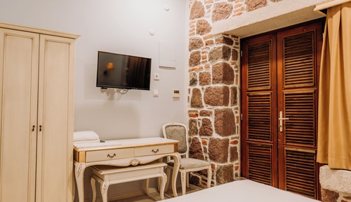 Economy Room
