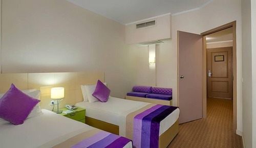 Family Room, Multiple Beds