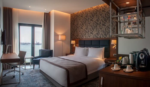 Standard Room, 1 Queen Bed