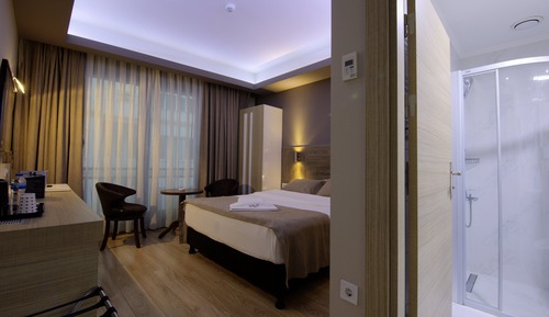 Standard Room, 1 Queen Bed