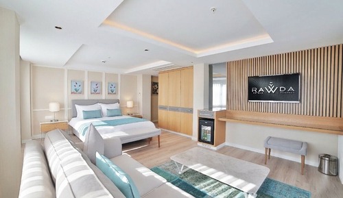 Suite, Sea View, Corner