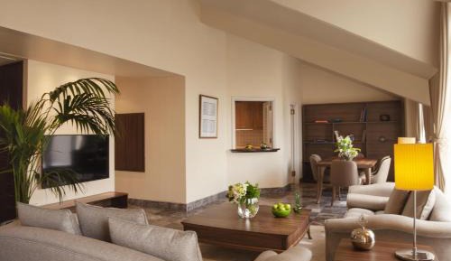 Three-Bedroom Suite with Terrace and City View