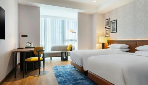 Classic Twin Room with Two Twin Beds and City View