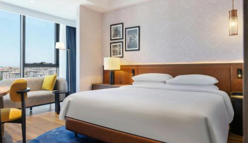 Classic King Room with City View