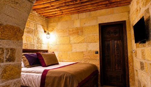 Deluxe Double Room (2 Adults + 1 Child)