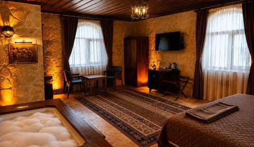 King Suite with Spa Bath