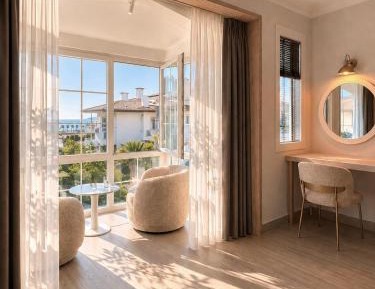 Deluxe Triple Room with Sea View
