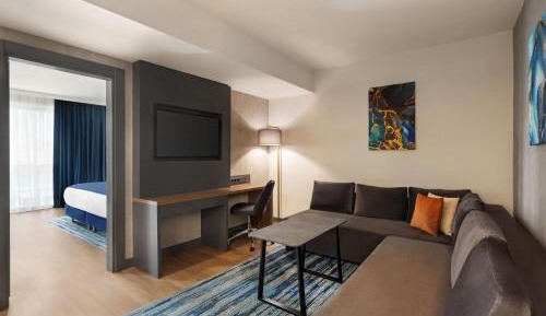 Executive Suite Jetted Tub