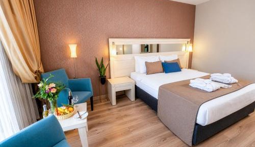 Double or Twin Room with Pool View
