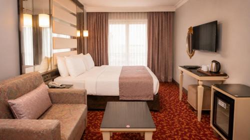 Trendy Room with Queen Size Bed