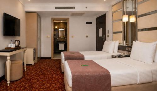 Trendy Room with 2 Single Beds