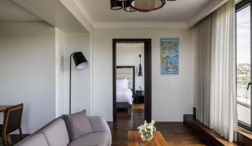 Golden Horn Suite King