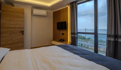 Deluxe Suite with Sea View