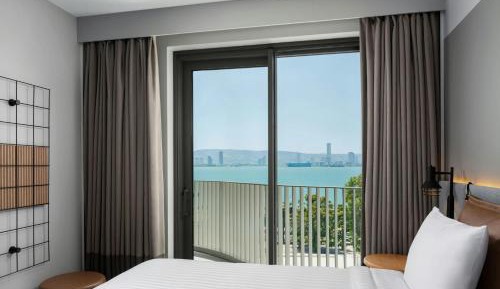 Moxy Queen Room with Sea View