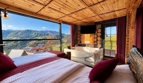 Deluxe Queen Suite