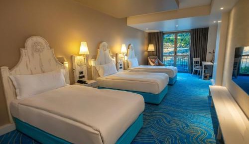 Large Triple Room with Three Single Beds - Non-Smoking