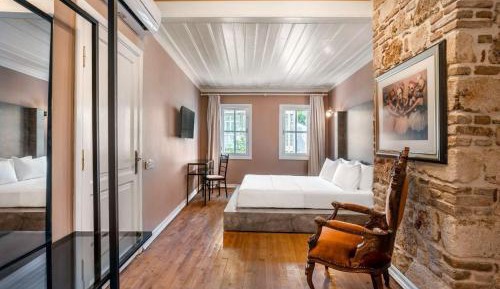 Deluxe Queen Room