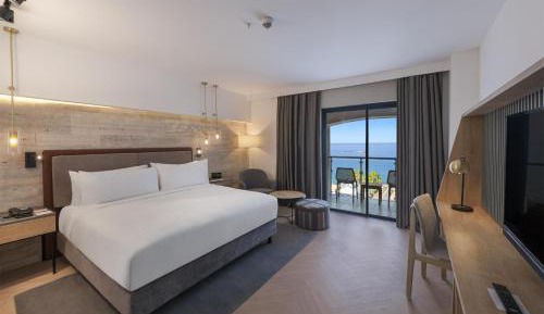 Corner Deluxe King Room with Sea View