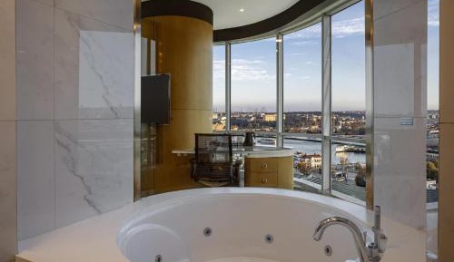 King Corner Room with Sea View