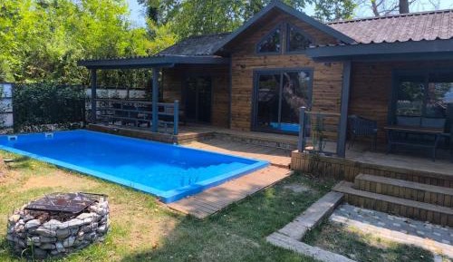 Deluxe Bungalow with Garden View