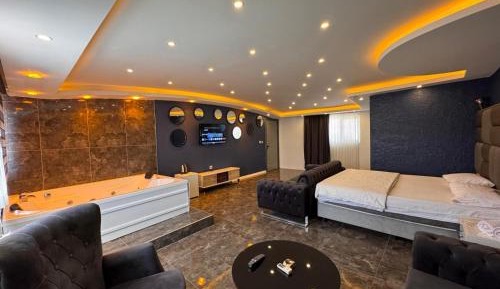 Deluxe Studio