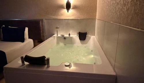 King Room with Spa Bath