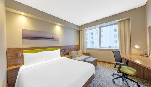 Queen Room with Sofa Bed - Non-Smoking