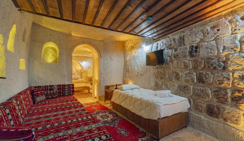 Deluxe Double Room (2 Adults + 1 Child)