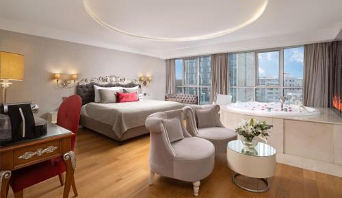 Luxury Suite
