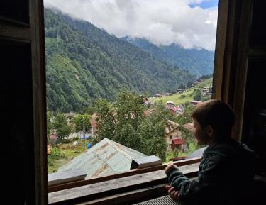Apartment with Mountain View