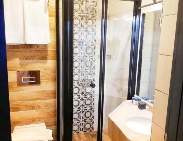 Deluxe Double Room with Side Sea View