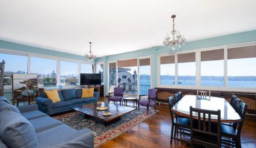 Four-Bedroom Penthouse Apartment