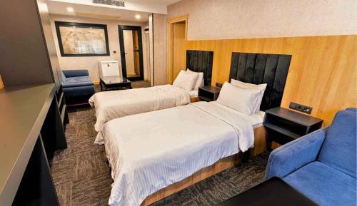 Deluxe Suite with Spa Bath