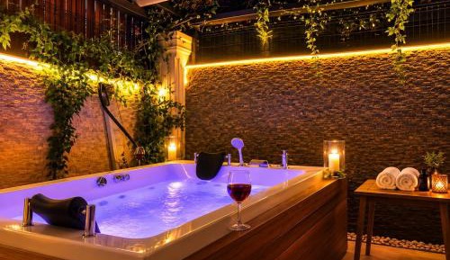 Private Jacuzzi Suite with Garden Terrace 